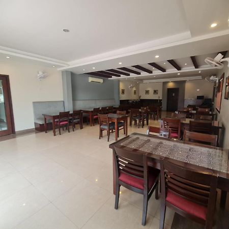 Hotel Lemon Park Haldwāni Екстериор снимка