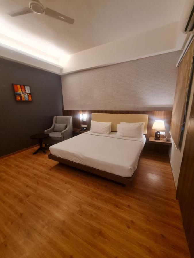 Hotel Lemon Park Haldwāni Екстериор снимка